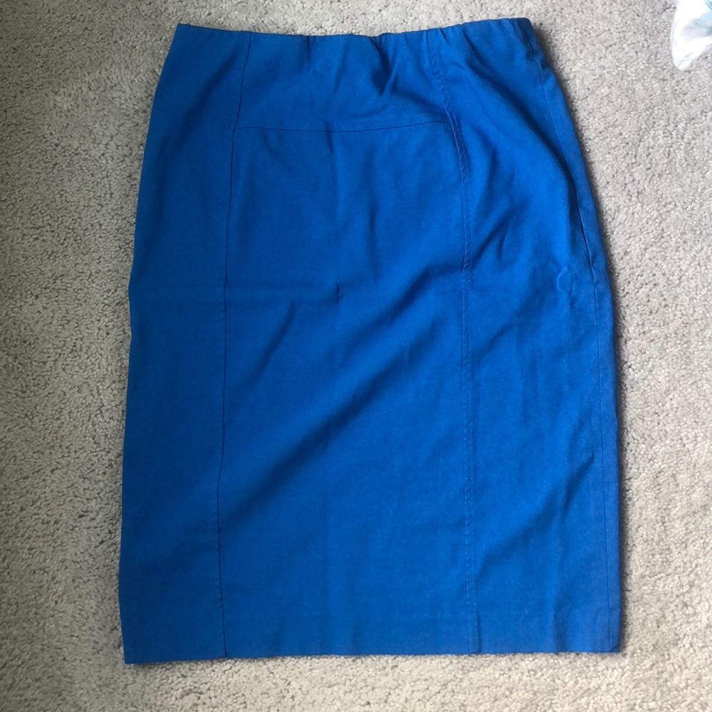 •Pencil skirt•